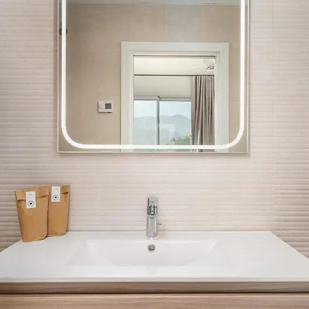 Luxury 2 Bedrooms Bayview Hills Nerja * تورّوكس كوستا