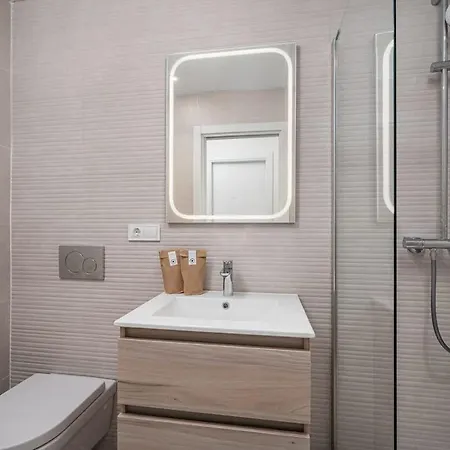 Luxury 2 Bedrooms Bayview Hills Nerja شقة *